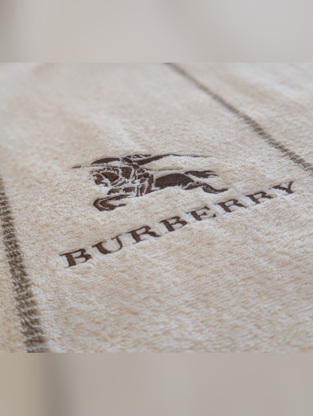 Burberry Nova Check Blanket - EUC - Cream 77x54 Inches - Picture 3 of 16
